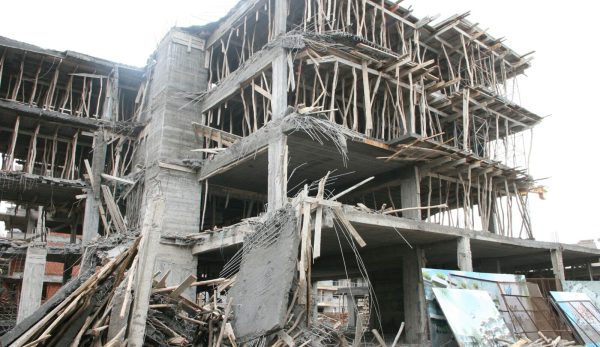 maroc_assez_de_morts_et_des_victimes_causes_par_l_effondrement_des_batiments_et_des_expulsions_forcees